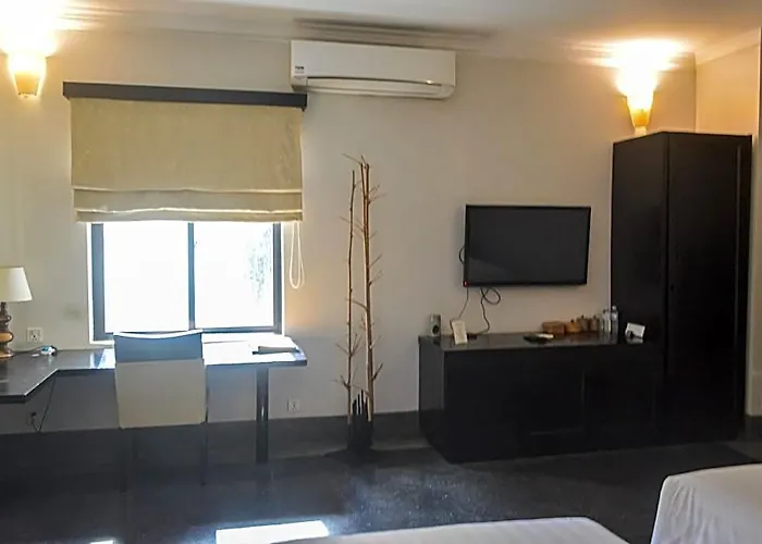Sojourn Boutique 4*